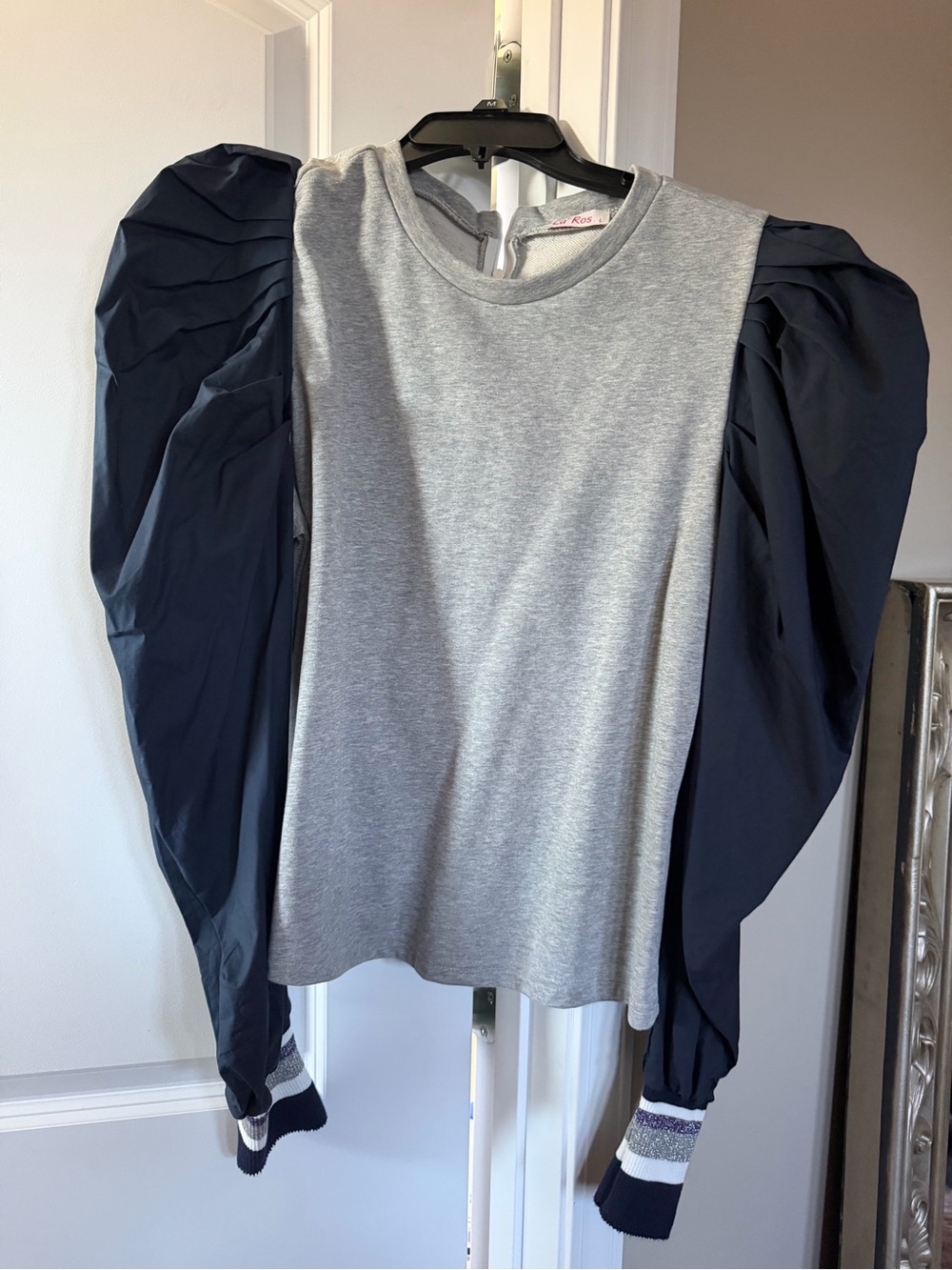 Puff-Sleeve Contrast Women’s Top - Gray with Navy Sleeves